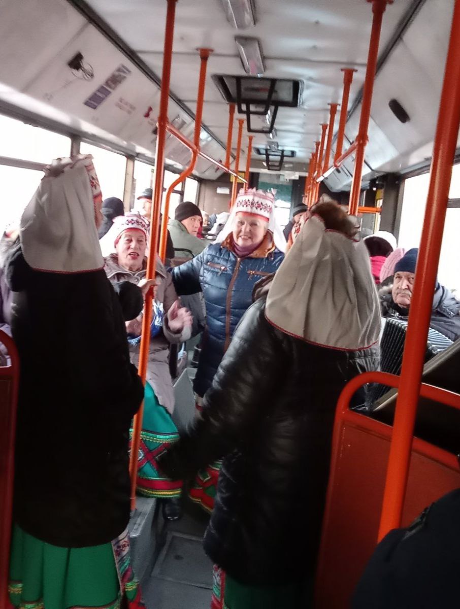 В московских автобусах прозвучат поздравления пассажиров с Новым годом