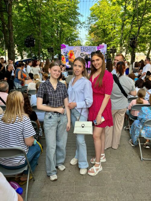 Участие в городском показе мод