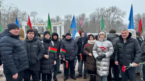Участие в торжественном митинге на Аллее Героев