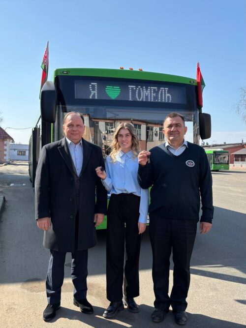 Ключи от нового комфортабельного автобуса МАЗ-216